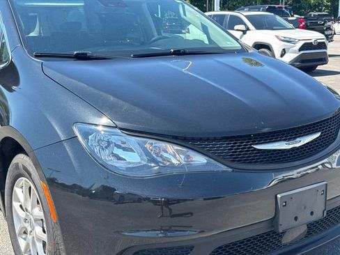 Used 2023 Chrysler Voyager LX FWD image 10