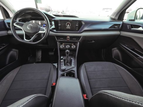 Used 2022 Volkswagen Taos SE image 33