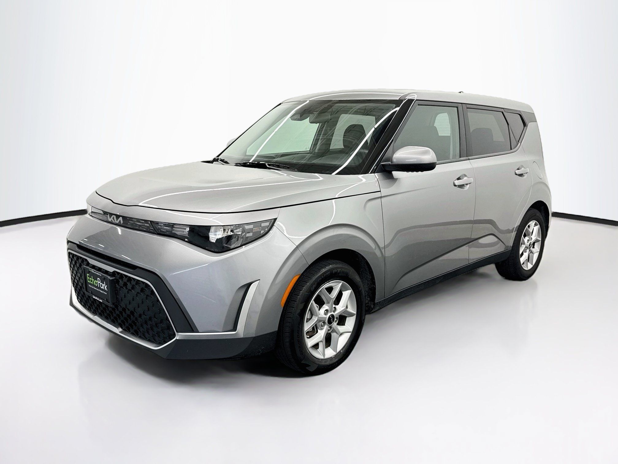 Used 2025 Kia Soul LX w/ LX Technology Package FWD image 3