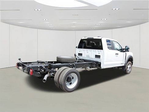 New 2025 Ford F550 4x4 Supercab Super Duty image 4