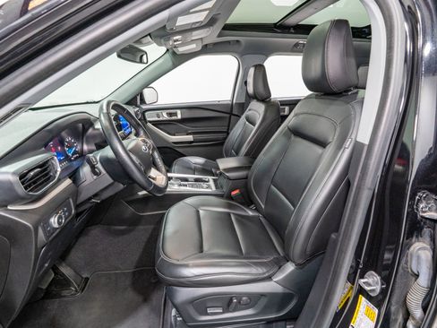 Used 2022 Ford Explorer XLT w/ Equipment Group 202A image 16