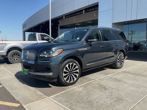 Used 2022 Lincoln Navigator Reserve AWD/4WD image 2
