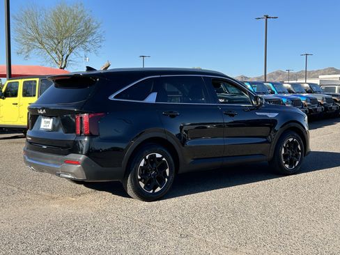 Certified 2024 Kia Sorento S image 5