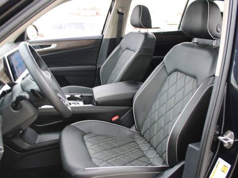 Certified 2025 Volkswagen Atlas SEL Premium R-Line image 7