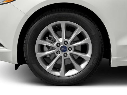 Used 2018 Ford Fusion SE w/ Fusion SE Technology Package FWD image 12