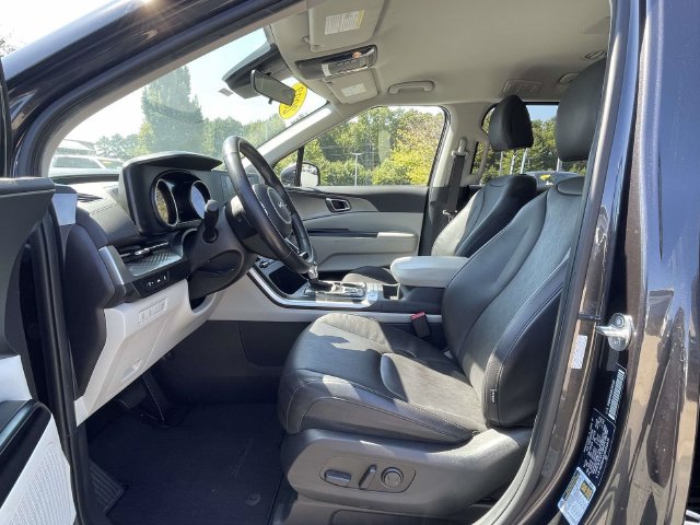 Certified 2024 Kia Carnival LX FWD image 13