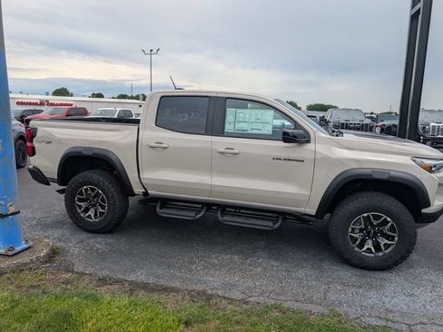 New 2026 Chevrolet Colorado ZR2 w/ Technology Package AWD/4WD image 8