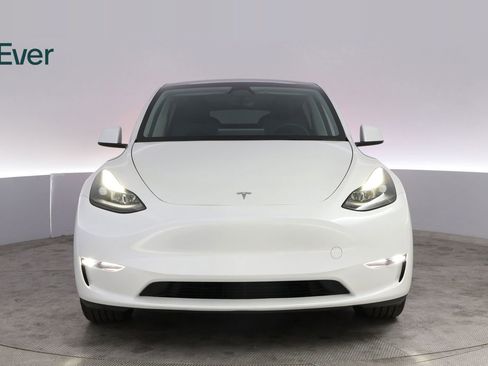 Used 2024 Tesla Model Y Long Range AWD/4WD image 12