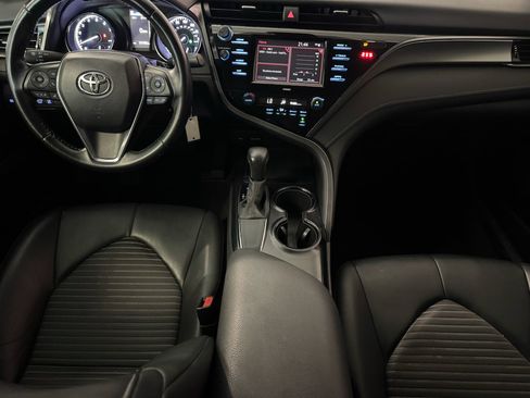 Used 2020 Toyota Camry SE FWD image 19