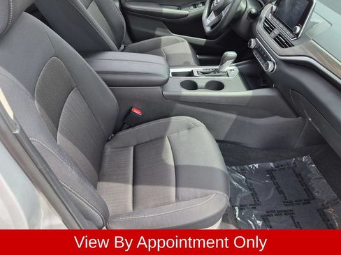 Used 2025 Nissan Altima 2.5 SV FWD image 30