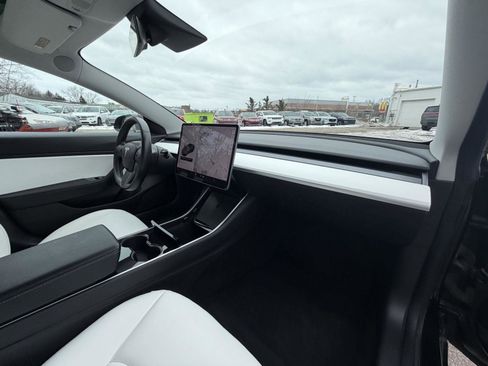 Used 2019 Tesla Model 3 Performance image 23