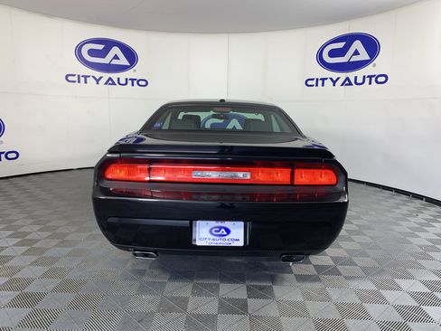 Used 2010 Dodge Challenger R/T RWD image 4