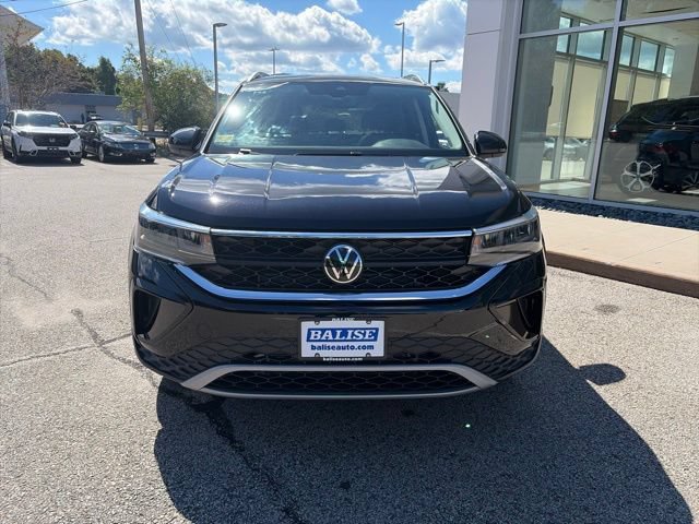 Certified 2023 Volkswagen Taos SE w/ Panoramic Sunroof Package AWD/4WD image 8