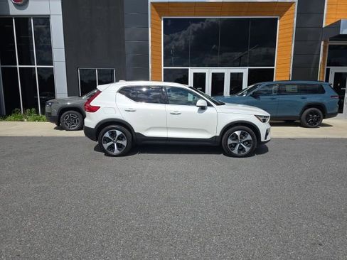 Used 2025 Volvo XC40 B5 Plus w/ Protection Package Premier AWD/4WD image 7