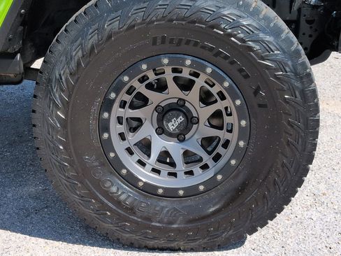 Used 2021 Jeep Gladiator Rubicon AWD/4WD image 11