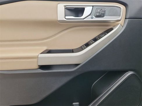 Used 2022 Ford Explorer Limited w/ Equipment Group 301A image 22