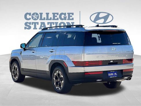 Used 2025 Hyundai Santa Fe SEL FWD image 6
