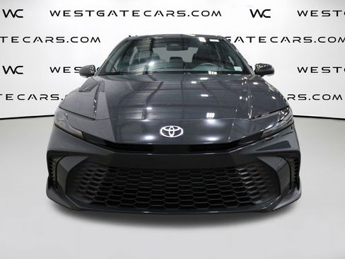 Used 2025 Toyota Camry SE image 2