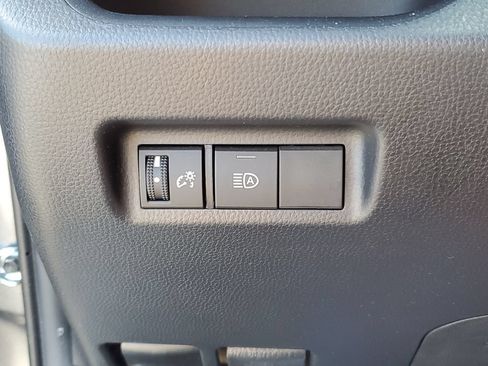 Used 2020 Toyota RAV4 LE FWD image 20