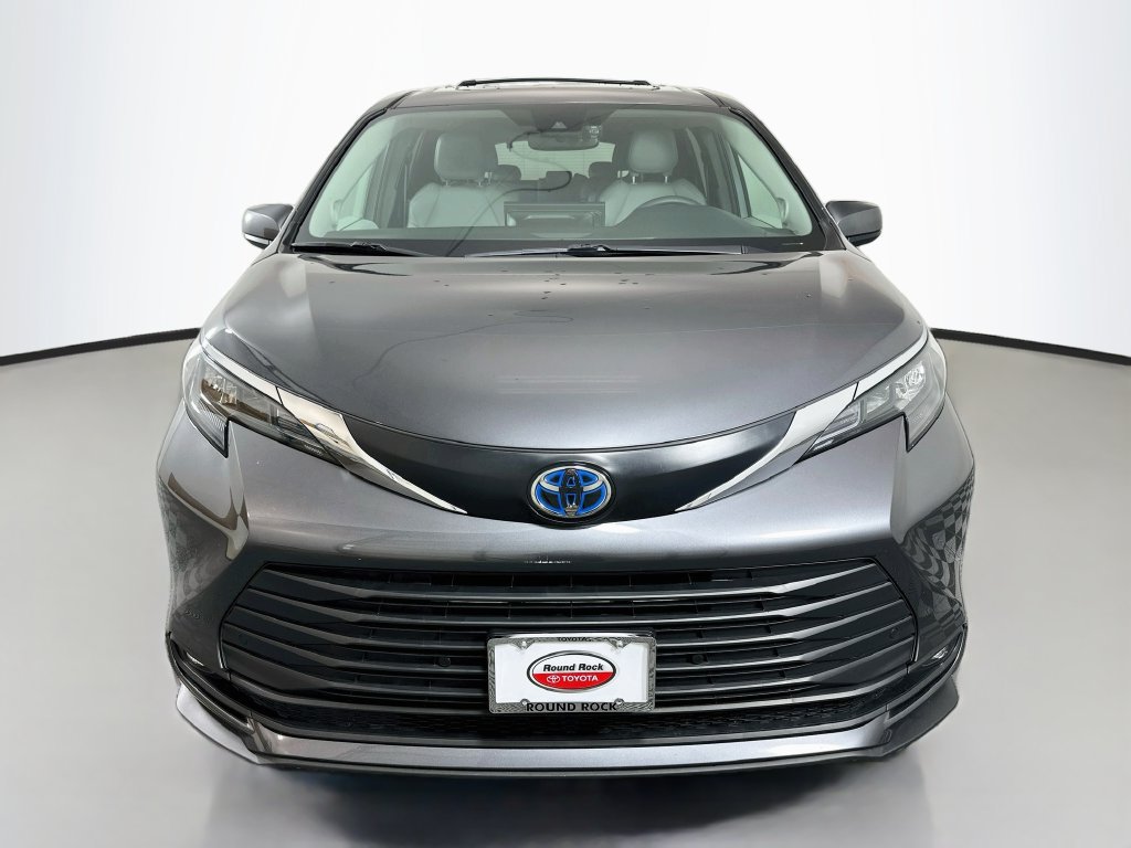 Certified 2025 Toyota Sienna XLE w/ XLE Plus Package FWD image 2