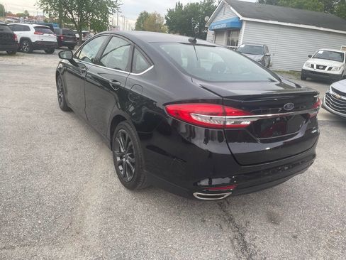 Used 2018 Ford Fusion SE w/ Equipment Group 201A image 4