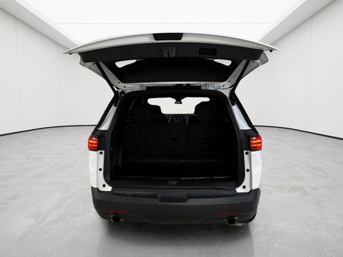 Used 2024 Chevrolet Traverse LT FWD image 7