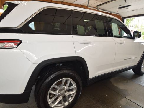 Used 2025 Jeep Grand Cherokee Laredo X w/ Luxury Tech Group I AWD/4WD image 11
