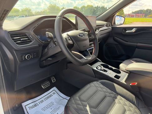 Used 2023 Ford Escape ST-Line Elite w/ Premium Technology Package AWD/4WD image 16