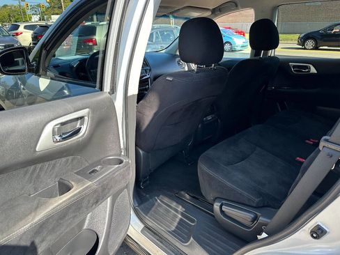 Used 2016 Nissan Pathfinder S image 11