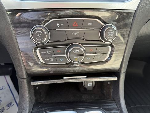 Used 2015 Chrysler 300 Limited w/ 300 Premium Group AWD/4WD image 27