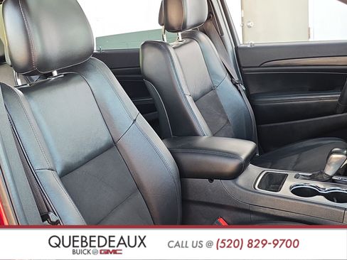 Used 2020 Jeep Grand Cherokee Altitude AWD/4WD image 28