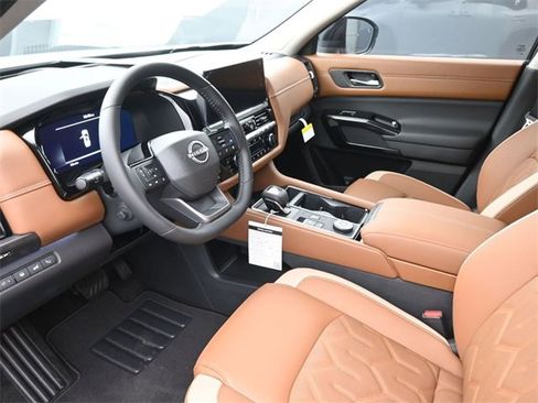 New 2026 Nissan Pathfinder Platinum image 19