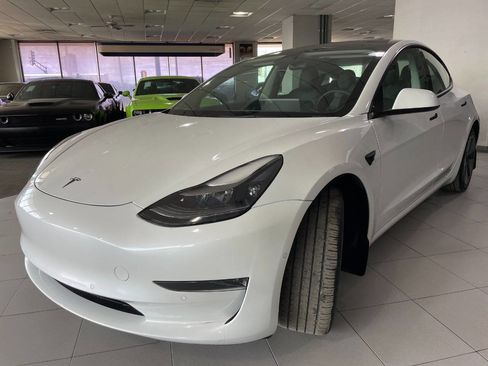 Used 2022 Tesla Model 3 image 3