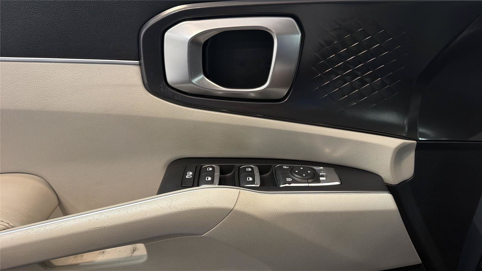 Used 2022 Kia Sorento S FWD image 23