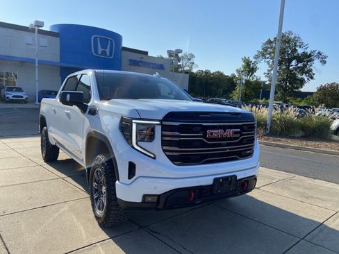 Used 2025 GMC Sierra 1500 AT4 AWD/4WD image 2