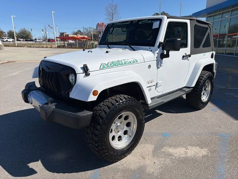 Used 2017 Jeep Wrangler Sahara w/ Connectivity Group image 5