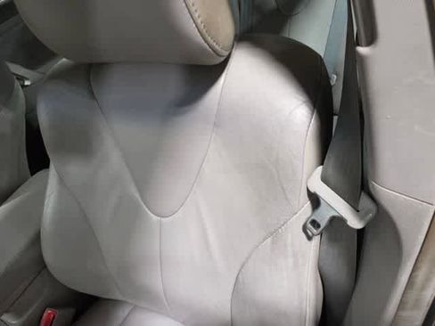 Used 2011 Toyota Camry XLE w/ SE/XLE Extra-Value Pkg FWD image 7
