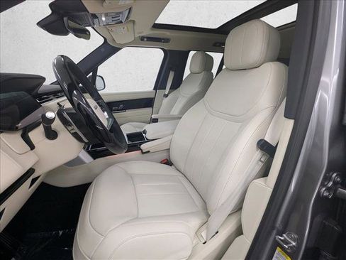 New 2025 Land Rover Range Rover SE image 5