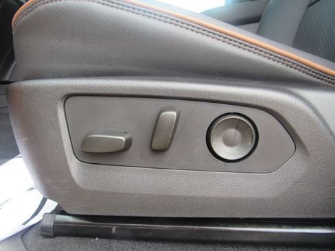 Used 2025 GMC Canyon AT4 w/ Technology Plus Package AWD/4WD image 13
