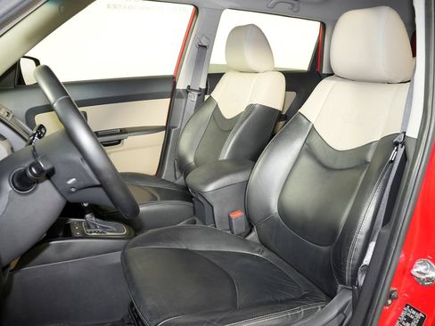 Used 2013 Kia Soul ! w/ Premium Pkg FWD image 13