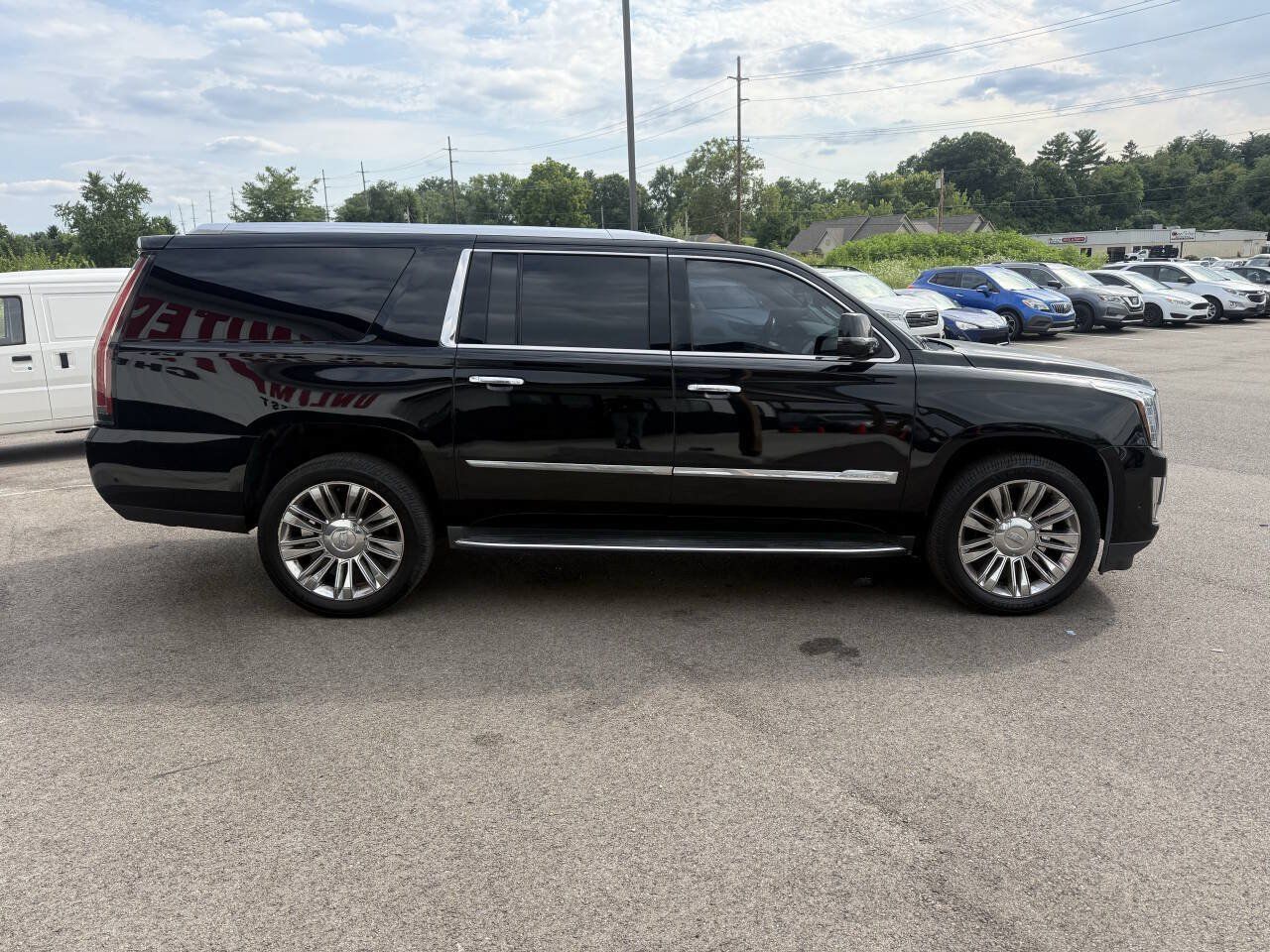 Used 2017 Cadillac Escalade ESV Luxury RWD image 6