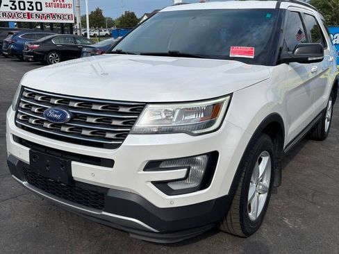Used 2017 Ford Explorer XLT w/ Equipment Group 202A AWD/4WD image 1