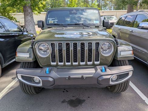 Used 2022 Jeep Wrangler Unlimited Sahara w/ Cold Weather Group AWD/4WD image 6
