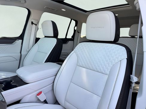 New 2026 GMC Acadia Denali w/ Super Cruise Package FWD image 9