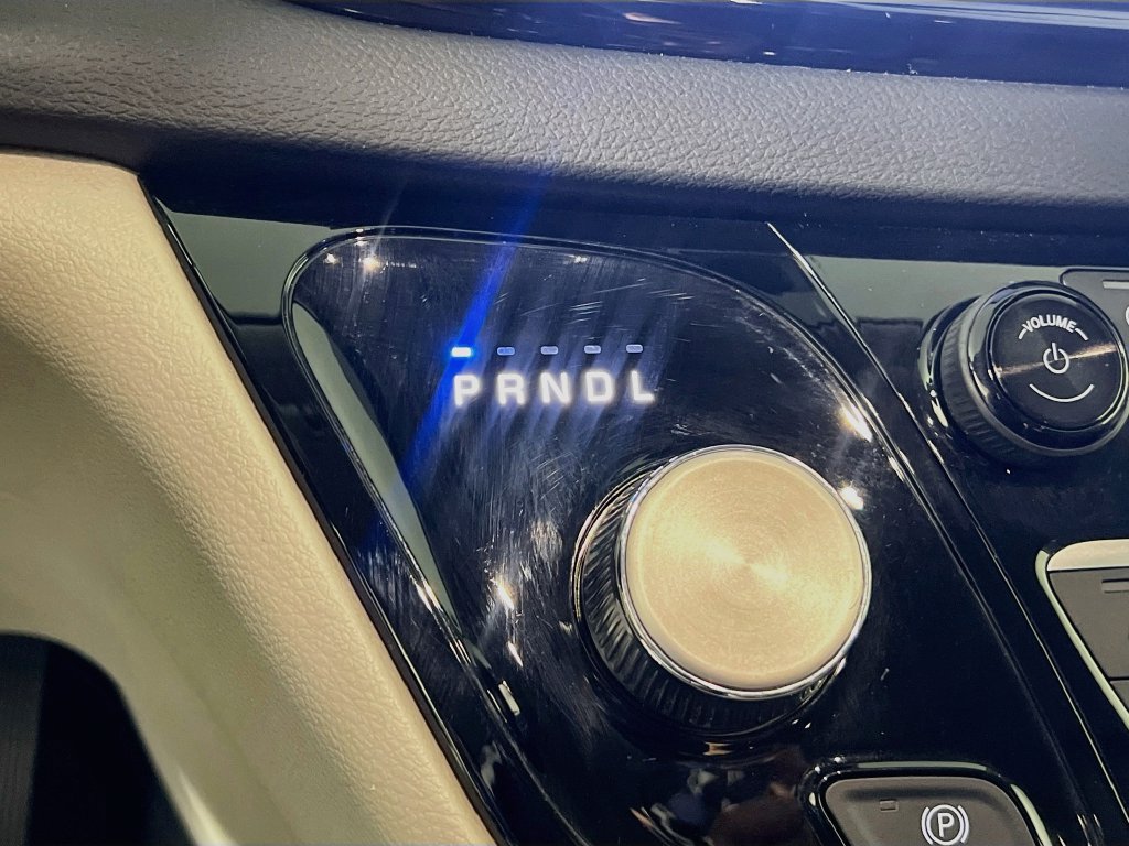 Used 2024 Chrysler Pacifica Touring-L FWD image 21