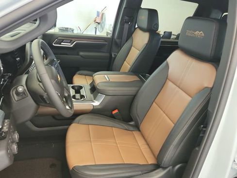 New 2026 Chevrolet Silverado 3500 High Country w/ High Country Premium Package AWD/4WD image 18