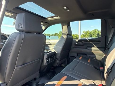 Used 2025 GMC Sierra 1500 AT4 w/ AT4 Premium Package AWD/4WD image 11