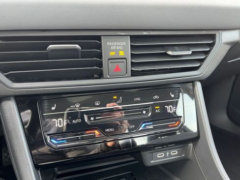 Used 2025 Volkswagen Jetta SE image 24