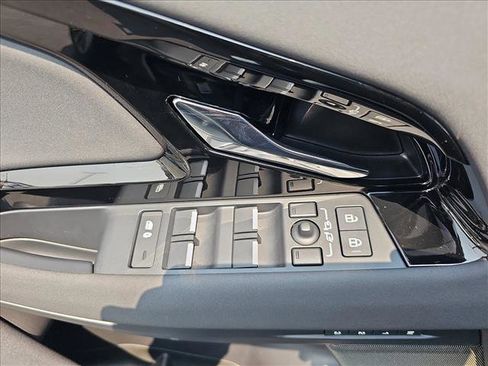 Used 2024 Land Rover Range Rover Evoque Dynamic SE image 27