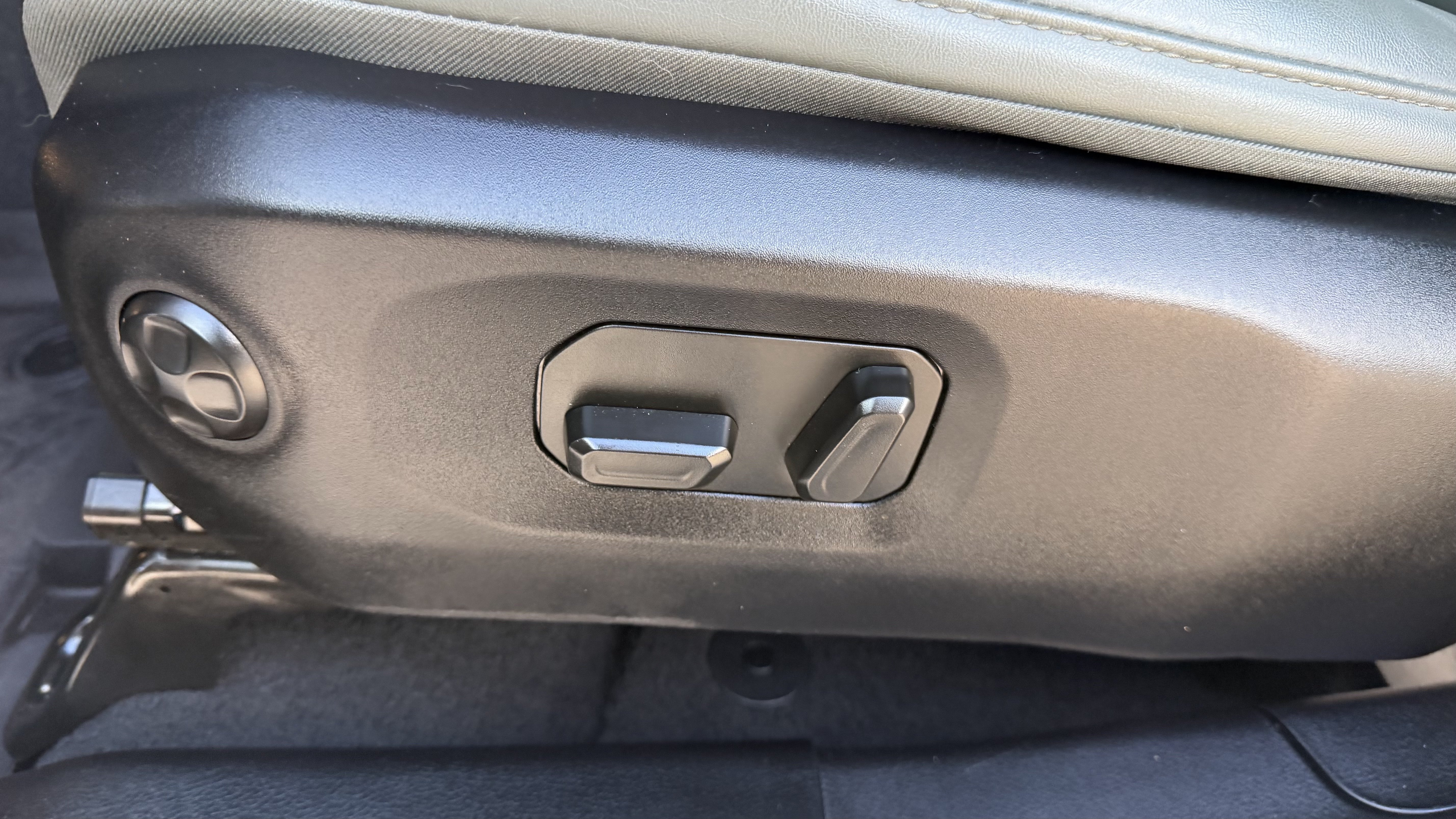 Used 2024 Jeep Gladiator Mojave AWD/4WD image 19